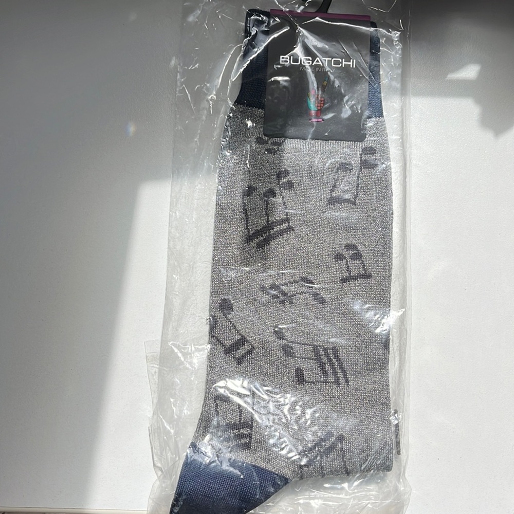 BUGATCHI musical notes socks blue grey